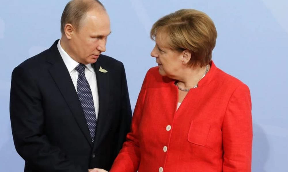 Πούτιν-Μέρκελ εξέτασαν την «από κοινού παραγωγή» εμβολίων